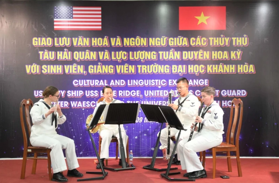 US sailors join in community exchanges in Khanh Hoa